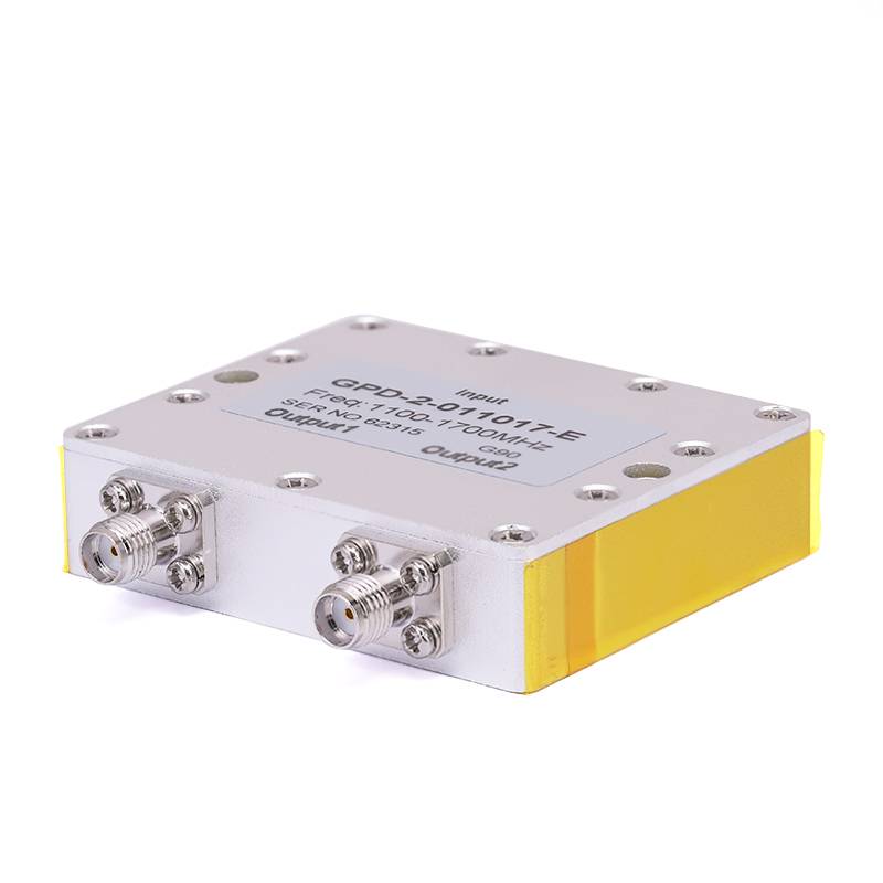 2-Way SMA Power Divider, One Output with DC Block, From 1.1 GHz to 1.7 GHz Rated at 30 Watts