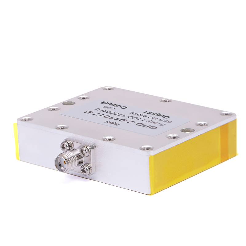 2-Way SMA Power Divider, One Output with DC Block, From 1.1 GHz to 1.7 GHz Rated at 30 Watts